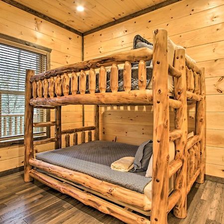 Luxe Cabin With Home Theater Less Than 2 Miles To Gatlinburg Luaran gambar