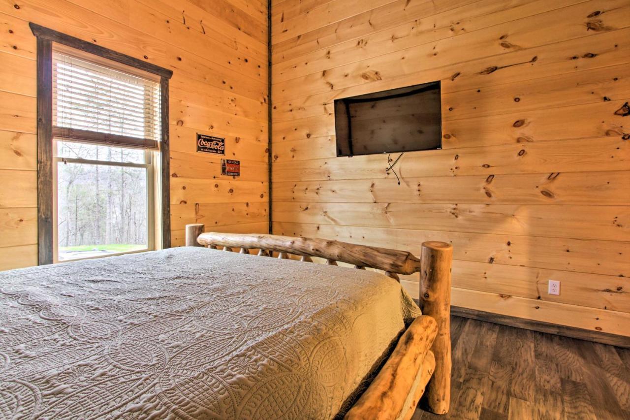 Luxe Cabin With Home Theater Less Than 2 Miles To Gatlinburg Luaran gambar