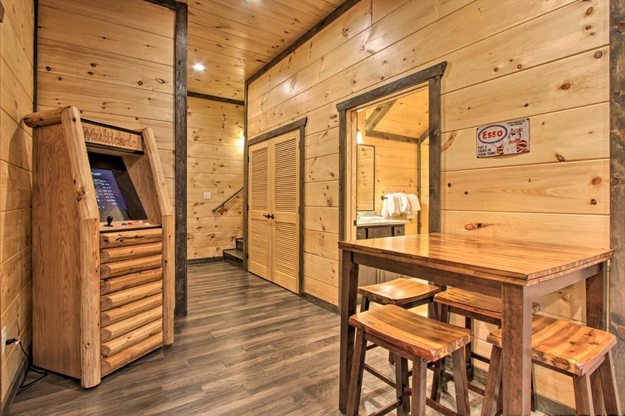 Luxe Cabin With Home Theater Less Than 2 Miles To Gatlinburg Luaran gambar
