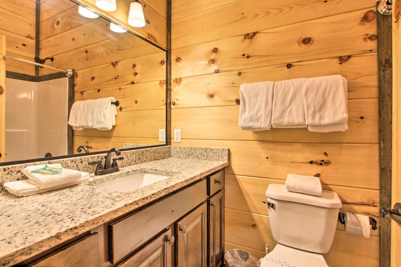 Luxe Cabin With Home Theater Less Than 2 Miles To Gatlinburg Luaran gambar