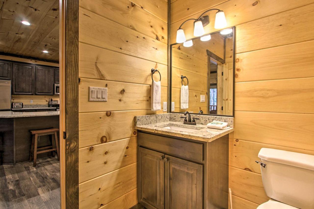Luxe Cabin With Home Theater Less Than 2 Miles To Gatlinburg Luaran gambar