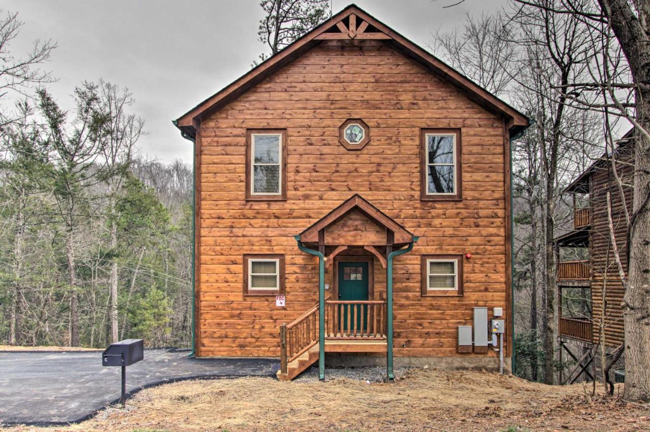 Luxe Cabin With Home Theater Less Than 2 Miles To Gatlinburg Luaran gambar